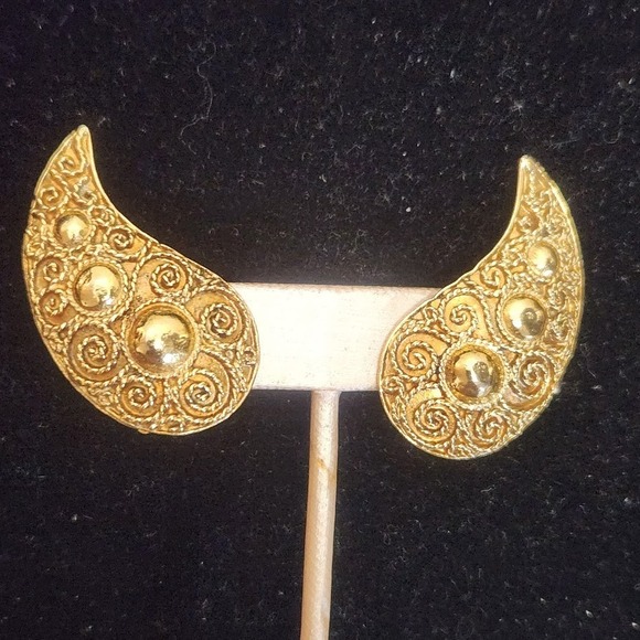 Kenneth Jay Lane Paisley Goldtone Filigree Vintage Clip on Earrings - Picture 1 of 9